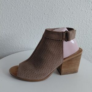 Toms Grenada Taupe Grey Suede Perforated Peep Toe Sandal Shoes